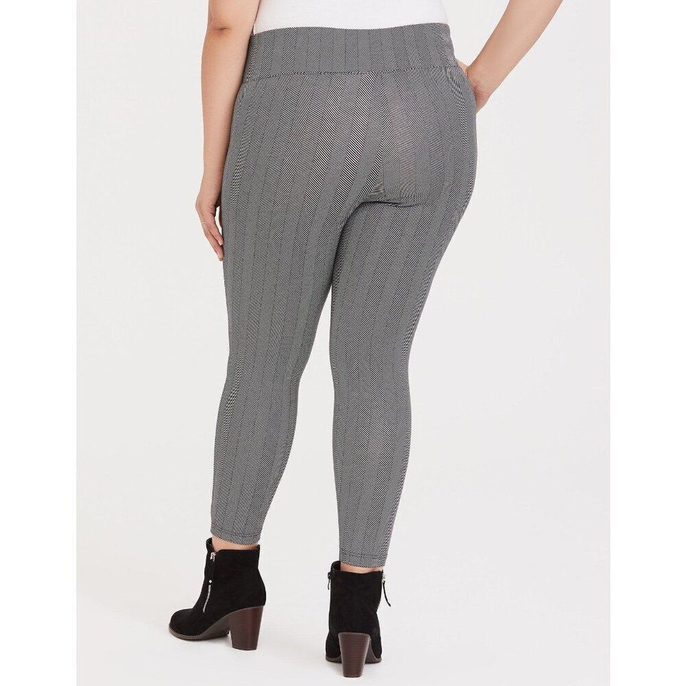 Torrid Studio Slim Fix Pixie Pants Size 0 Large  Ponte Herringbone Bone NWOT - Picture 2 of 13